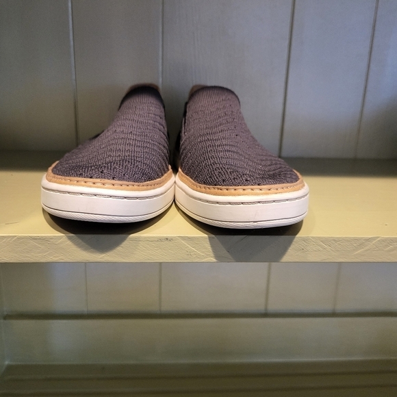UGG slip on gray shoes size 7 1/2 - Picture 5 of 8